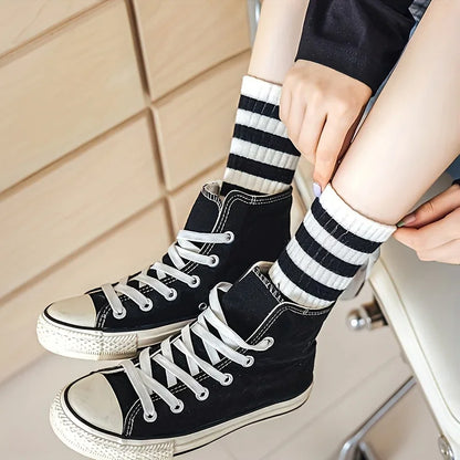 Women's Black And White Striped Socks (5 Pairs)